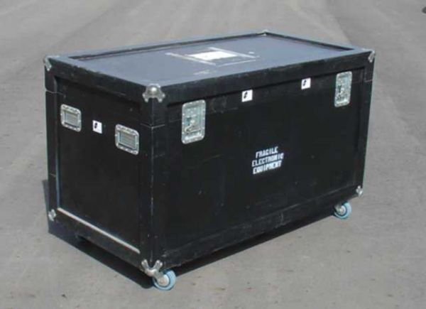 Touring Crates
Standard road case with ball corners, lockable castors, recessed handles and latches.
