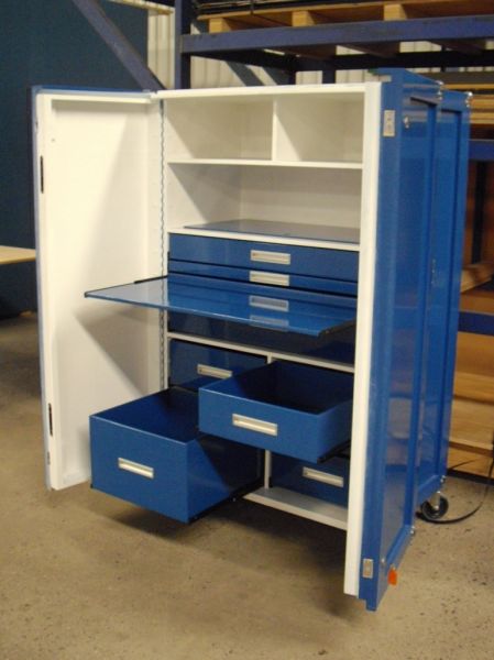 Lockup Tool Crate
Drawers in a variety of sizes including plans trays and slide out table top
