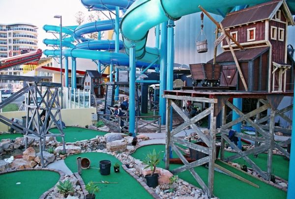 Themed Areas - 'The Beach House' Glenelg
Overall view of mini golf course and major set pieces
