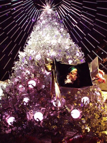 Christmas Tree
Silver tree under white light with gift open and character thrust out 
Keywords: expo_showcase