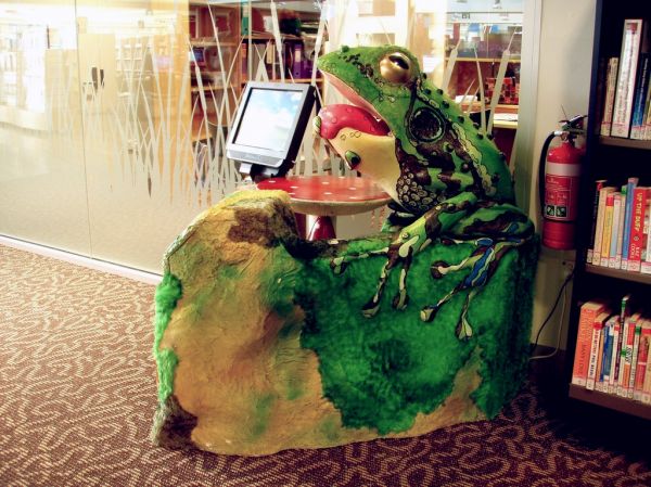 Themed Area - Mt Gambier Library
Frog Kiosk:
The self check kiosk in the children's section of the library is themed to match the surroundings
Keywords: lcdscreen